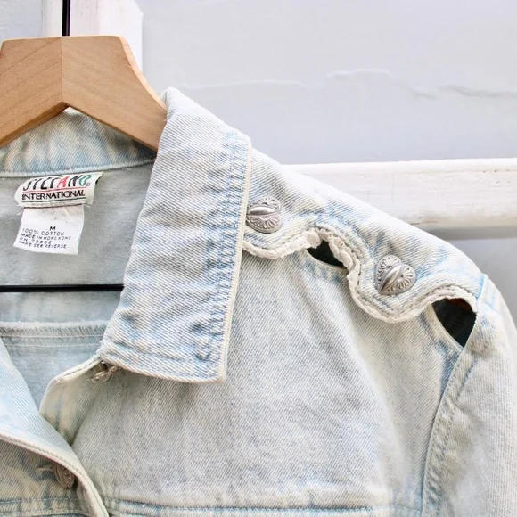 Vintage Stefano International Light Denim Wash Cropped Jacket w/ Heart Buttons - Picture 2 of 6